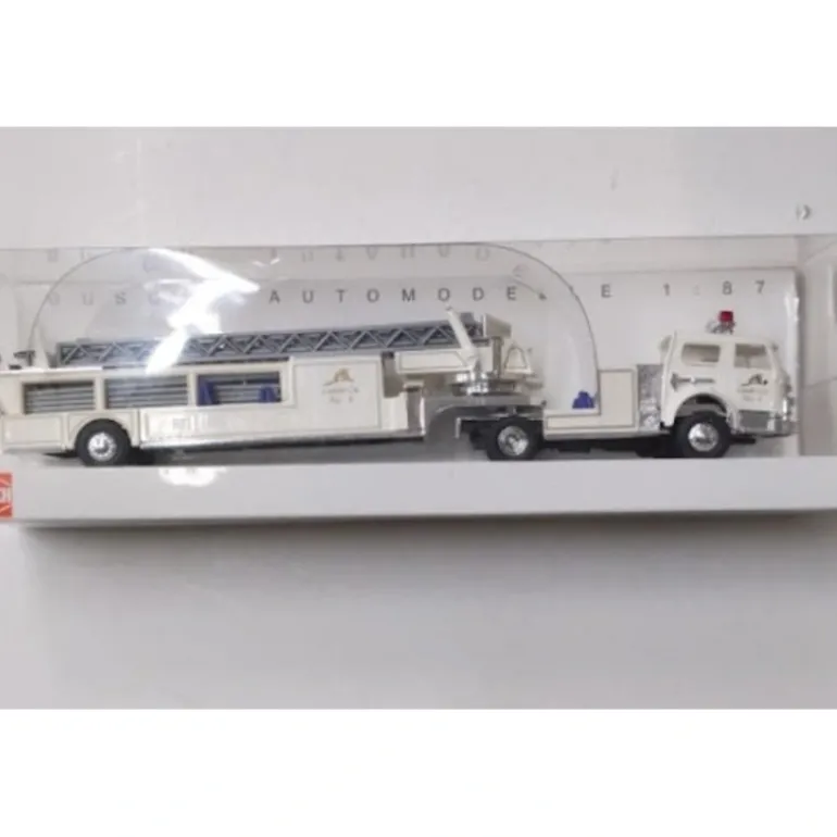 Busch 46006 1:87 LaFrance w/Ladder White Fire Truck - Quality Trains and Accessories Galore